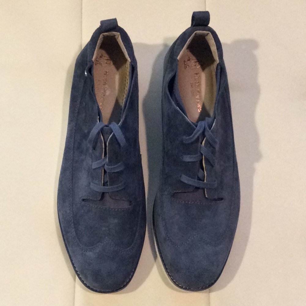 Men’s ‘HUSH PUPPIES’ Blue suede shoes.